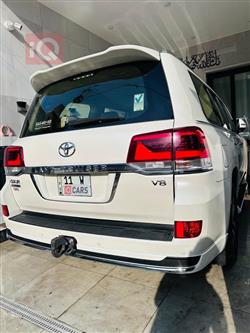 تۆیۆتا لاند کروزەر